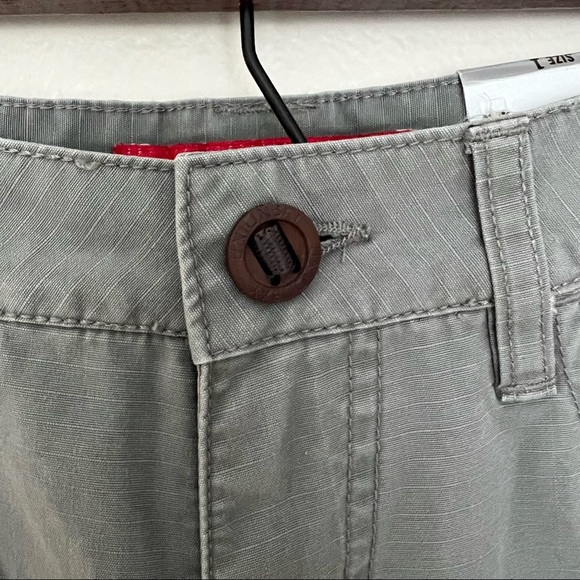 NWT UNIONBAY Womens Juniors Cargo Shorts Size 1 Sage Green - Picture 4 of 14